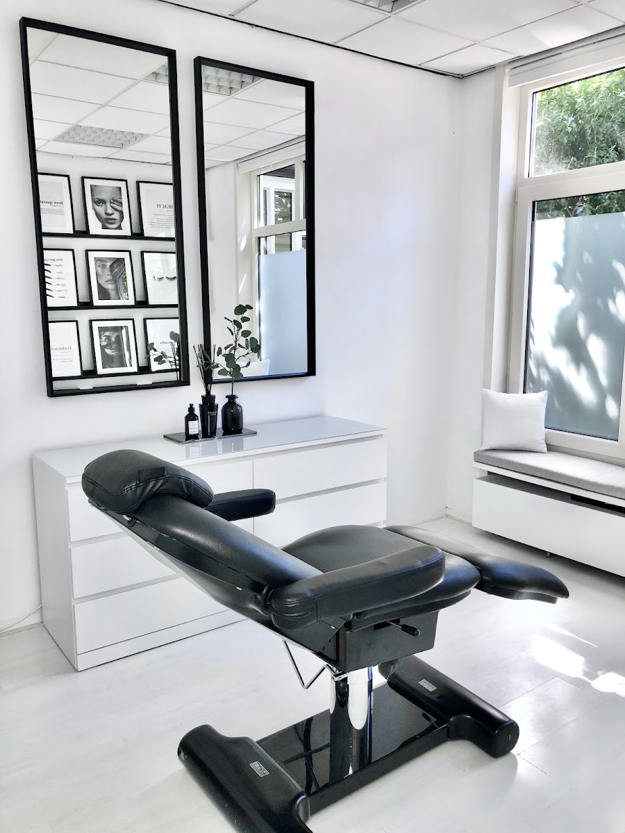 THE BROW LAB