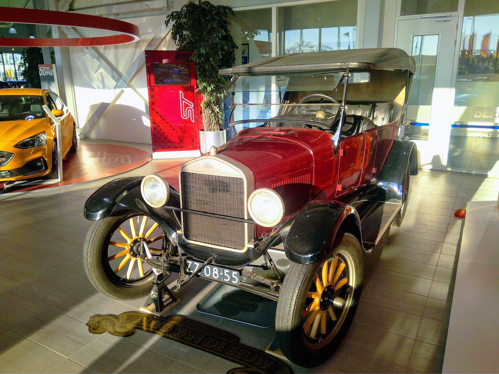 Dekkerautogroup Zaandam